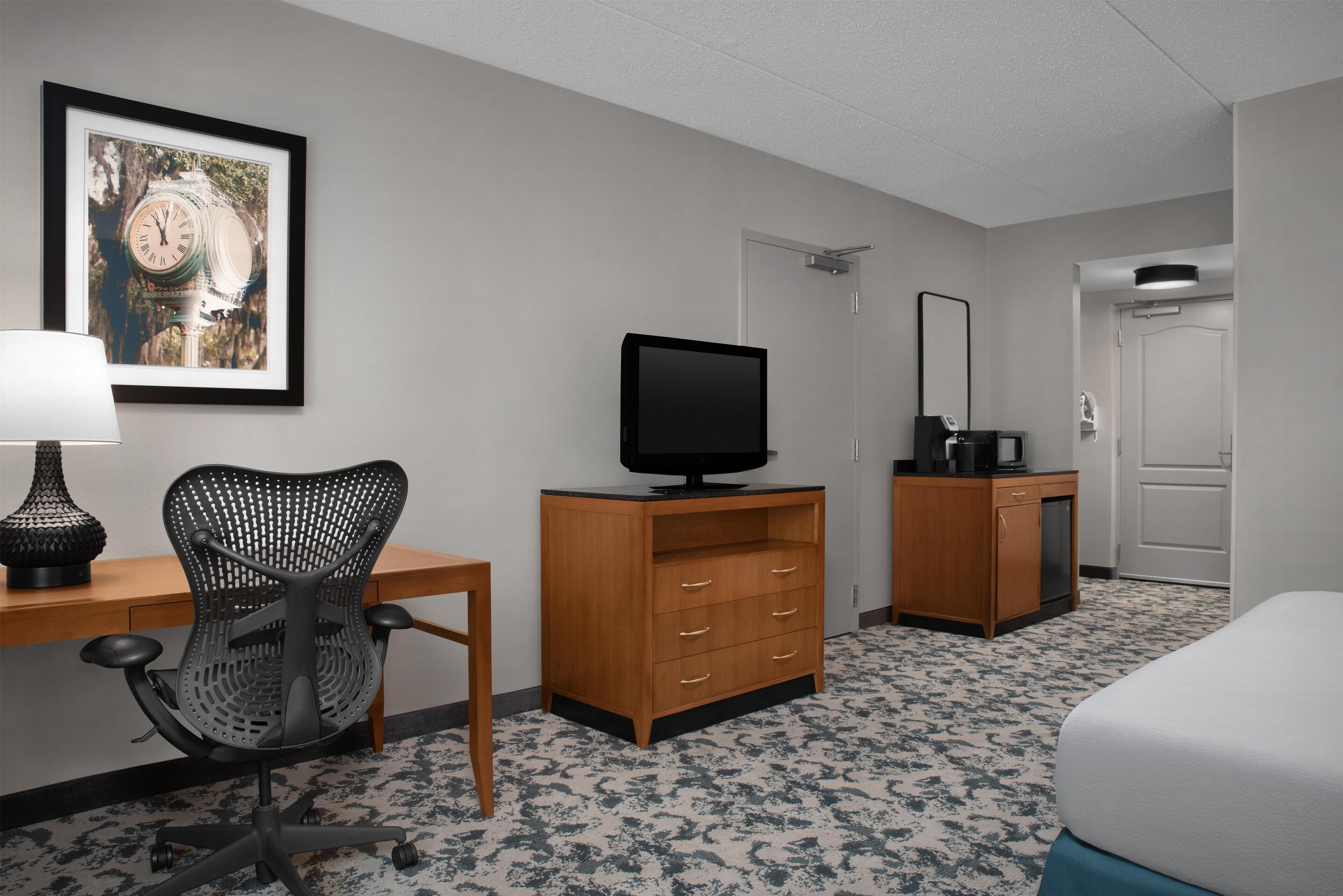 King Access Evolution Room | In-room safe, desk, iron/ironing board, free cots/infant beds
