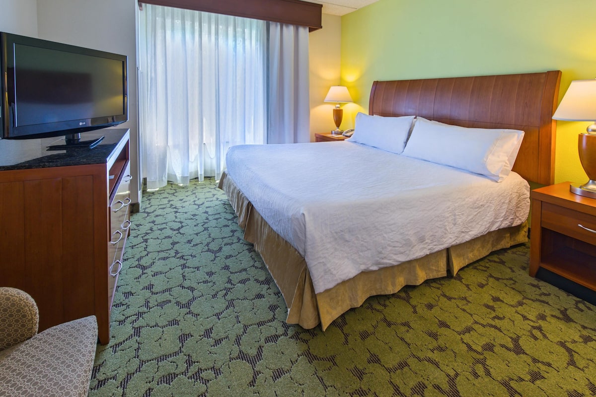 In-room safe, desk, iron/ironing board, free cots/infant beds