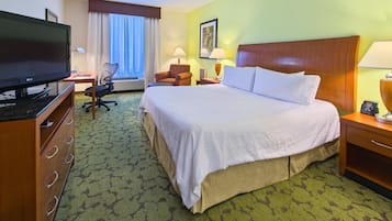 Safe på rommet, skrivebord, strykejern/-brett og barnesenger (inkludert)