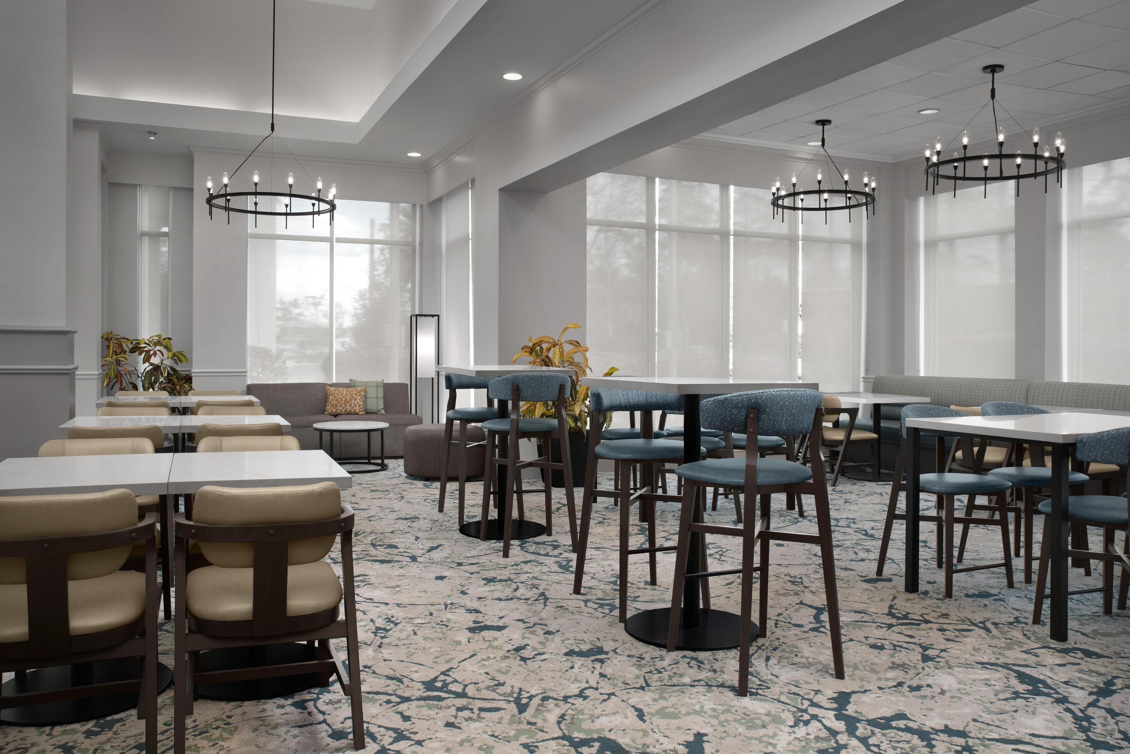 Petit déjeuner et dîner servis sur place, spécialités Cuisine américaine