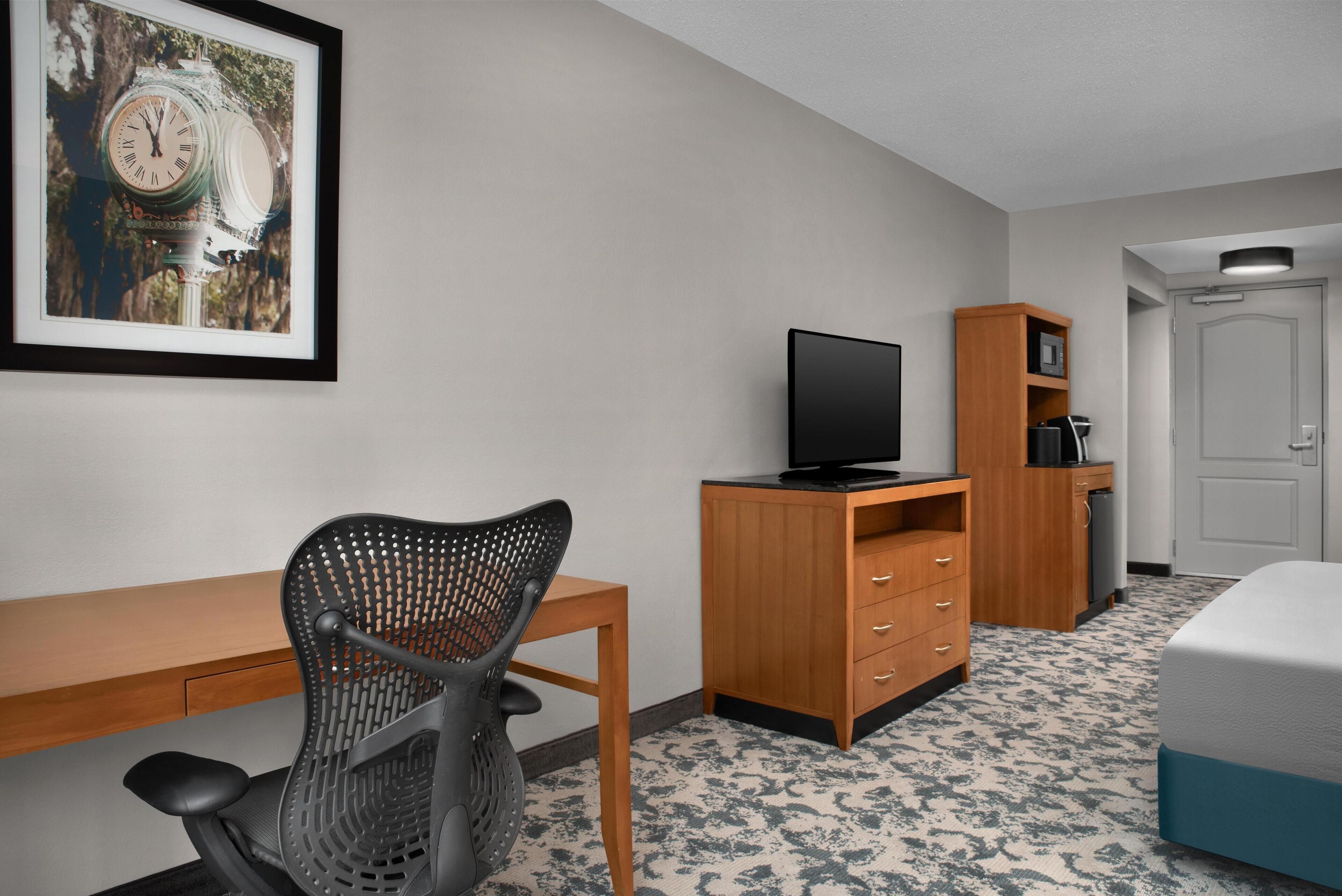 King Bed Evolution Room | In-room safe, desk, iron/ironing board, free cots/infant beds