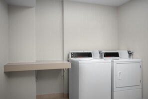 Laundry room - Hilton Garden Inn Tallahassee Central (Tallahassee)
