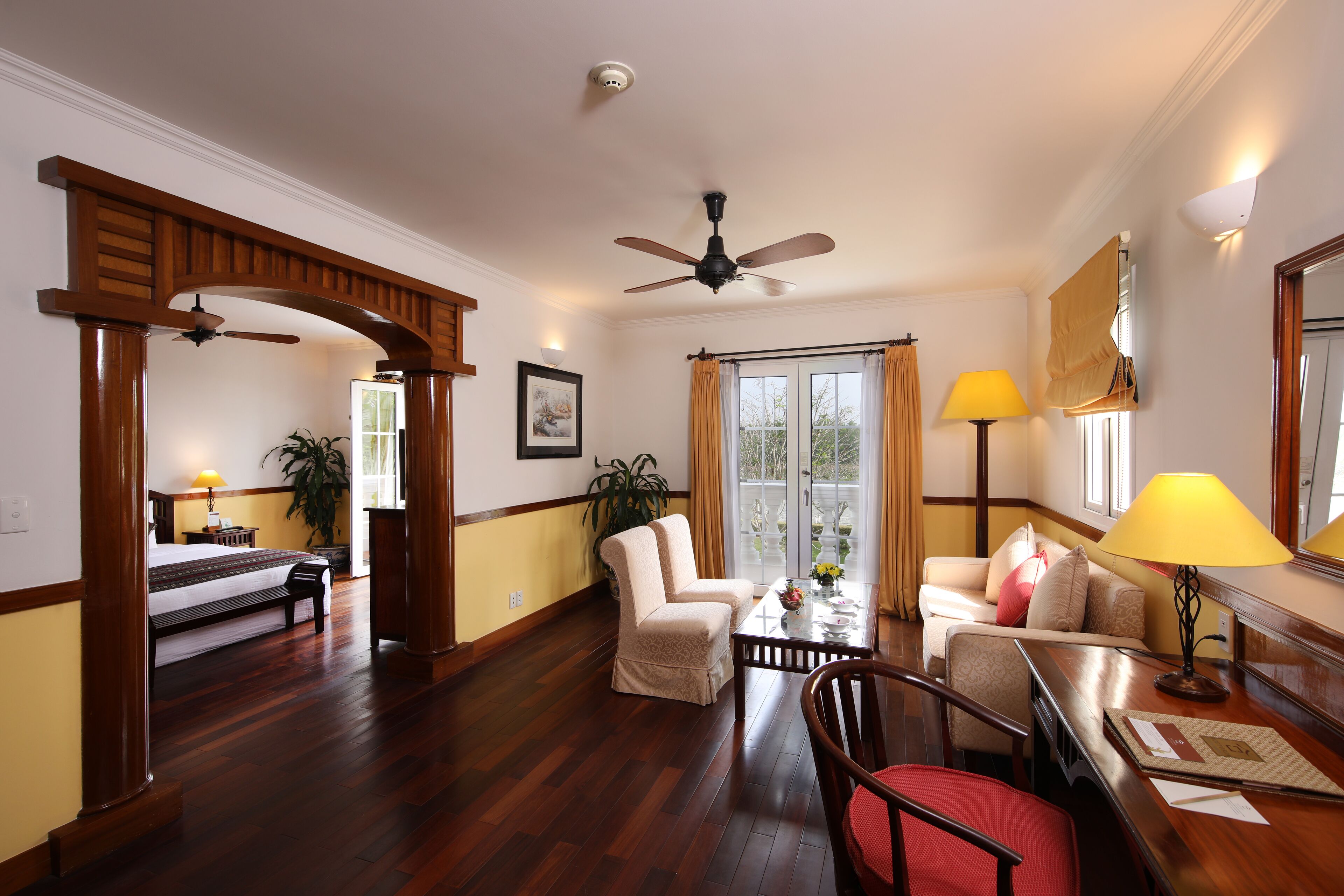 suite | minibar, in-room safe, desk, soundproofing