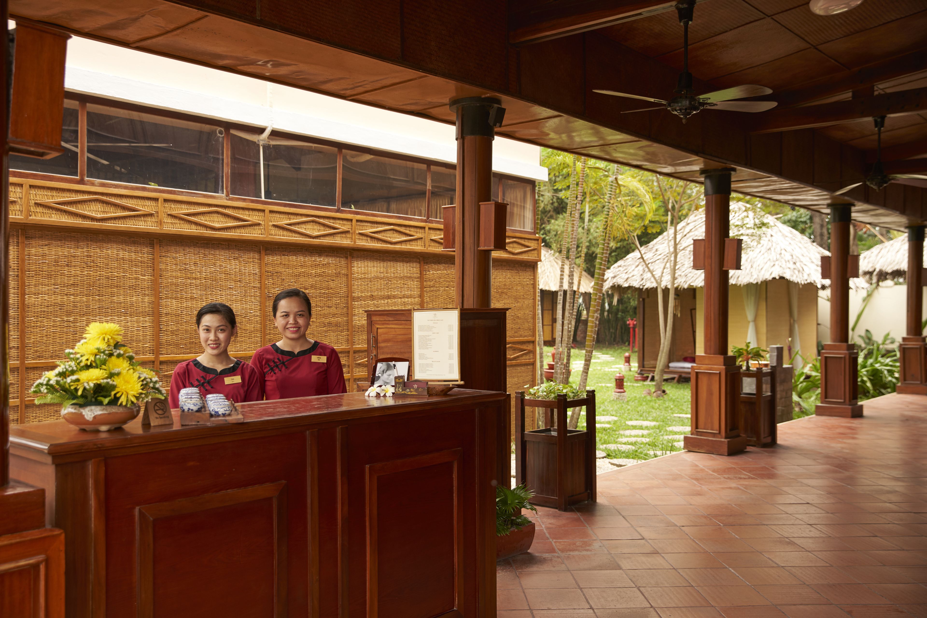 couples treatment room(s), body treatments, body wraps, body scrubs