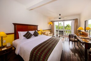 Minibar, coffres-forts dans les chambres, bureau, chambres insonorisées