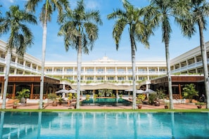 Outdoor pool, pool umbrellas, sun loungers
