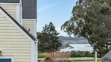 Enjoy the stunning coastline views from this property's balcony, which offers a table and chairs for outdoor dining.