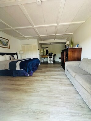 Standard Room, Kitchenette, Beachside | Individually decorated, individually furnished, iron/ironing board - Green Harbor Waterfront Lodging (East Falmouth)