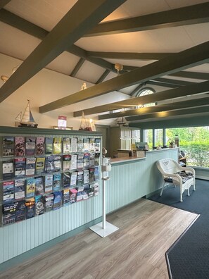 Reception - Green Harbor Waterfront Lodging (East Falmouth)