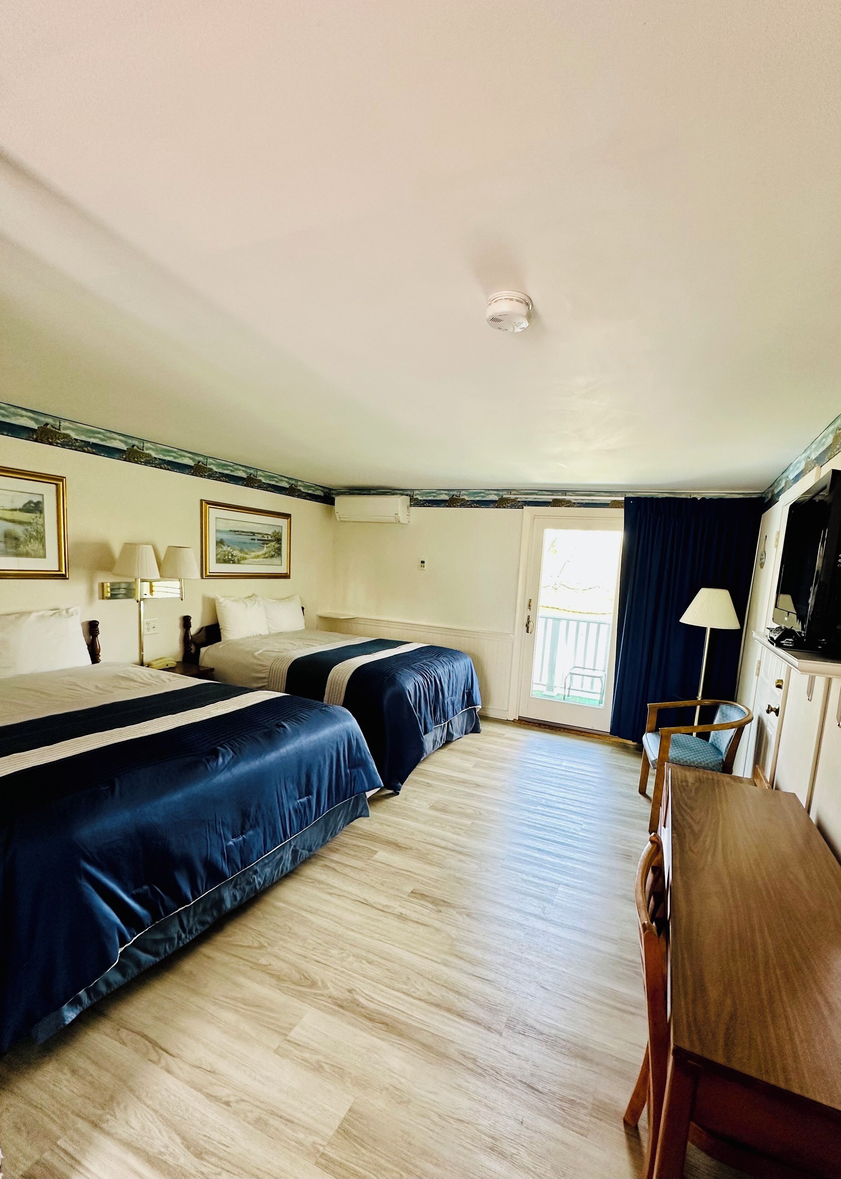 Family Room, 2 Bedrooms, Kitchen