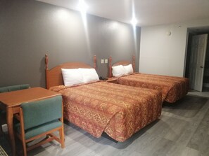 Desk, free WiFi, bed sheets - Royal Inn & Suite (Jonesboro)