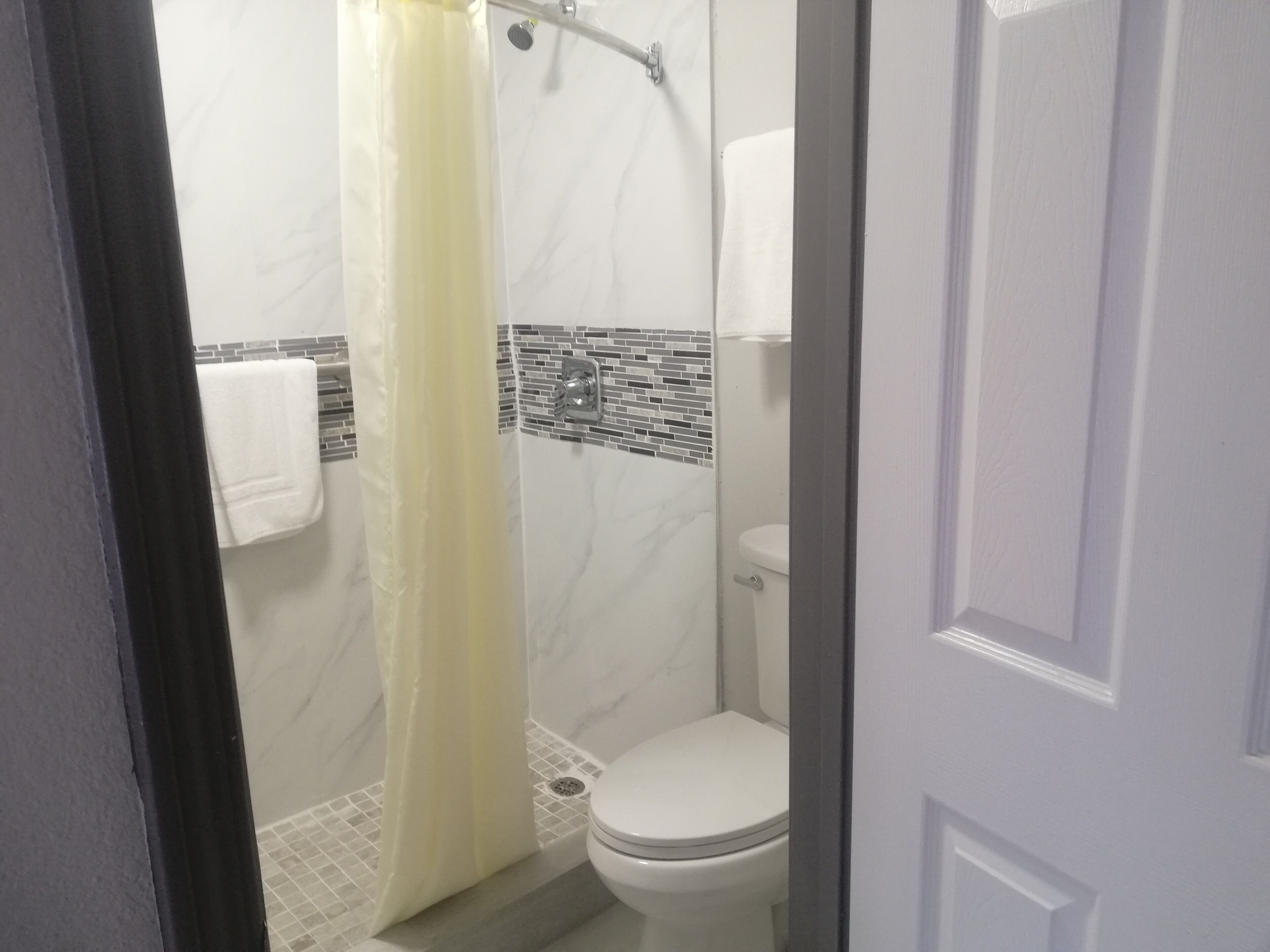 Standard Room, 1 King Bed, Smoking | Bathroom | Combined shower/tub, hair dryer, towels