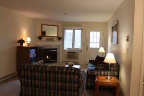 Condo, 1 Bedroom | Living room