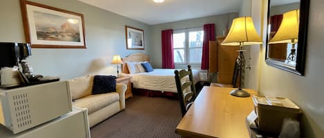 Standard Suite | Desk, free WiFi, bed sheets