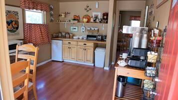 Free daily continental breakfast