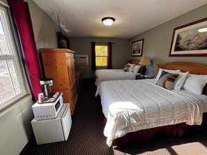 Double Room | Hypo-allergenic bedding, desk, free WiFi, bed sheets - Rugged Country Lodge (Pendleton)