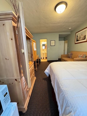 Standard Suite | Hypo-allergenic bedding, desk, free WiFi, bed sheets