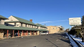 Front of property - Rugged Country Lodge (Pendleton)