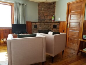 Fireplace - Stone Mountain Lodge and Cabins (Lyons)