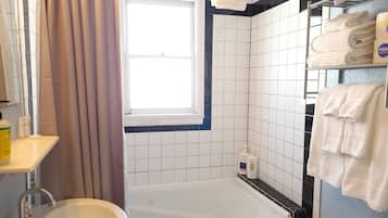 Loft, 1 Bedroom (Cabin 20) | Bathroom | Shower, free toiletries, hair dryer, towels