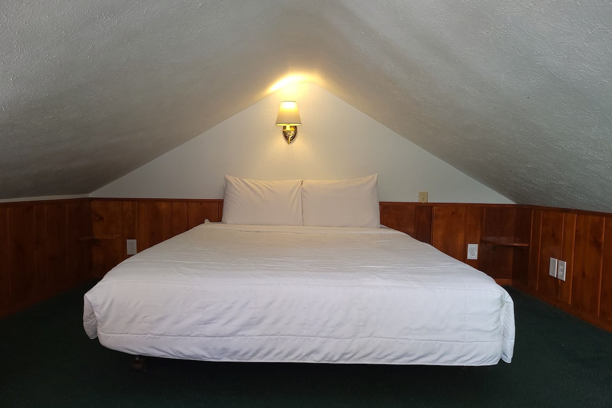 Traditioneel huisje, 1 slaapkamer, keuken (Cabin 19) | Individueel gemeubileerd, een strijkplank/strijkijzer, gratis wifi