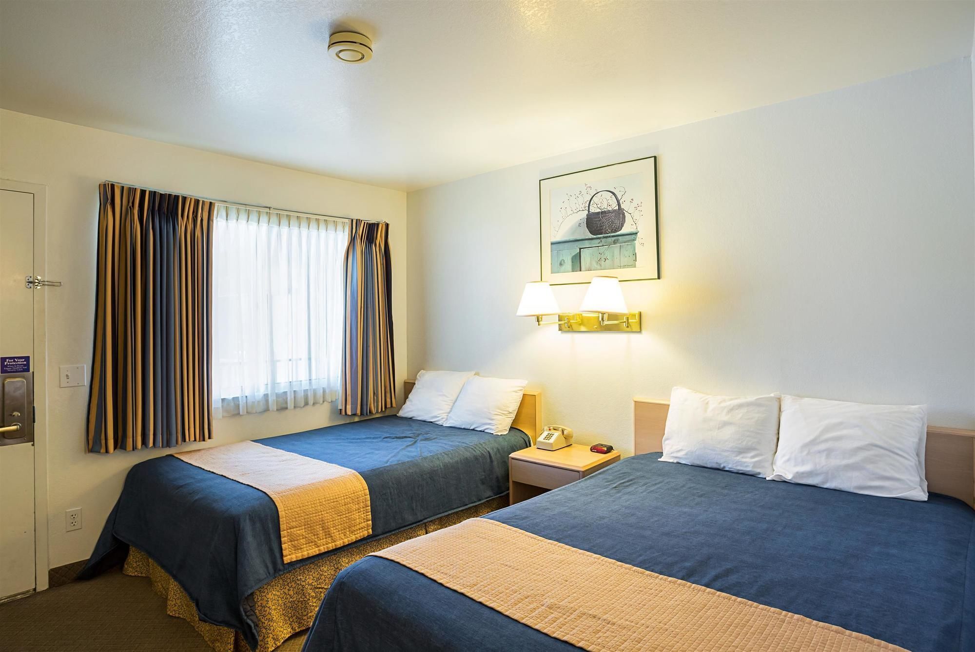 Geluiddichte muren, gratis babybedden, gratis wifi, beddengoed