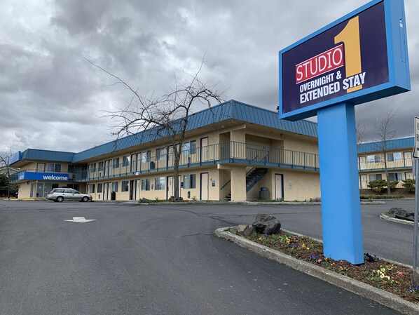 Exterior -  FairBridge Inn - Moscow (Moscow)