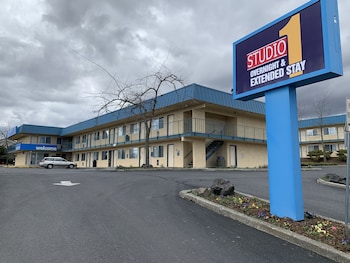  FairBridge Inn - Moscow