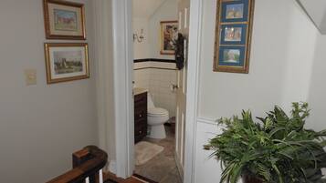 Deluxe Room, Private Bathroom (Colonial Getaway) | Bathroom | Shower, hair dryer, towels