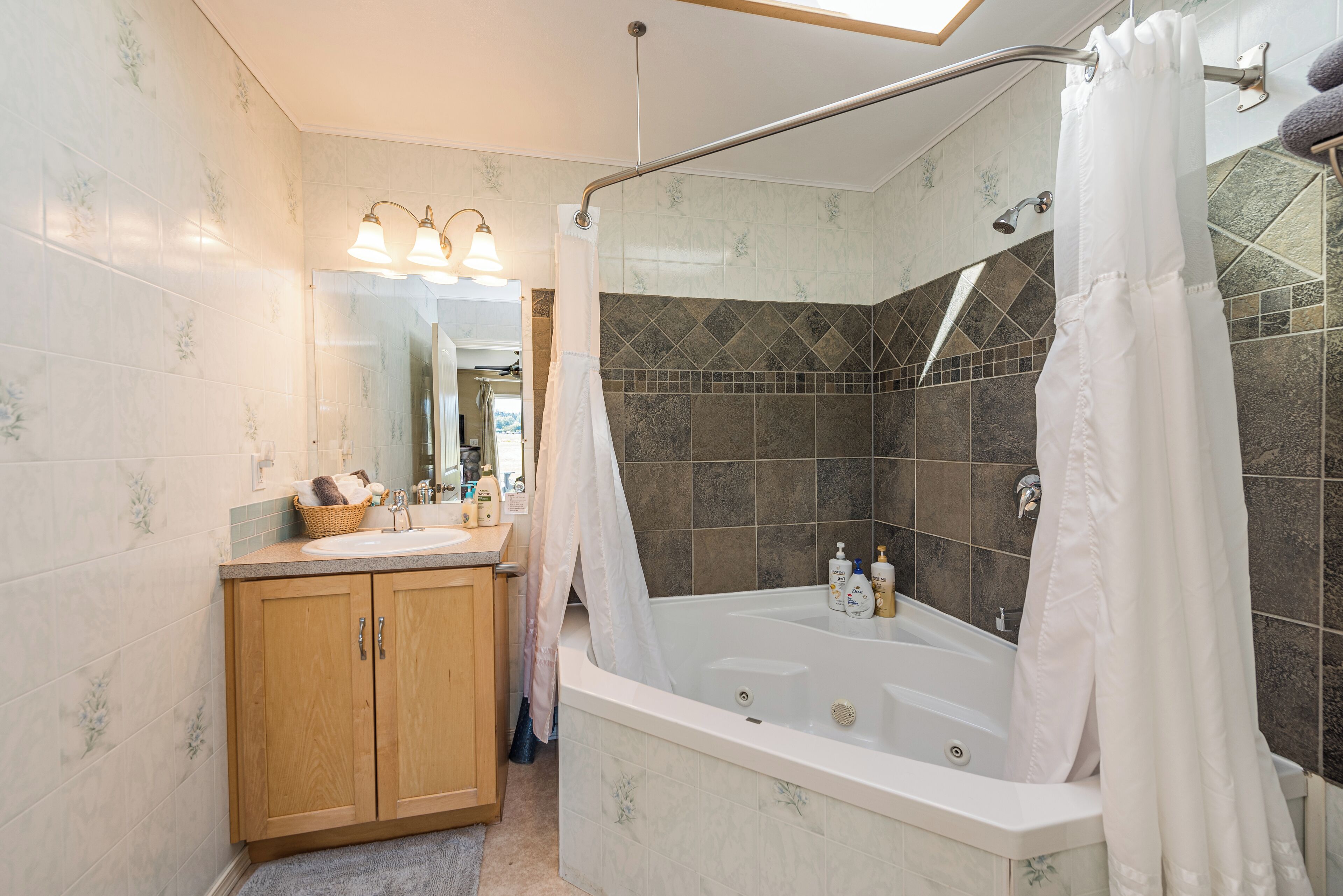 king room, jetted tub | bathroom | hair dryer, bathrobes, towels, soap