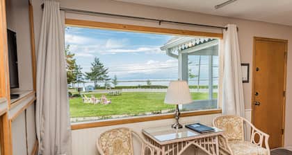 Juan de Fuca Waterfront Hotel & Cottages