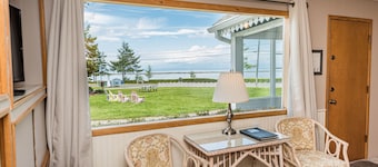 โรงแรม Juan de Fuca Waterfront & คอทเทจ