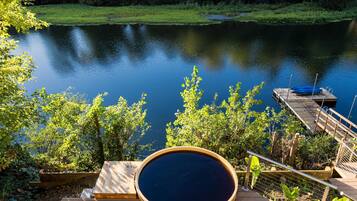 Studio Deluks, pemandangan sungai (G) | Seprai premium, setrika/meja setrika, Wi-Fi gratis, dan seprai linen