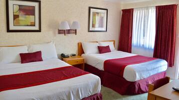 Standardzimmer, 2 Queen-Betten | Bügeleisen/Bügelbrett, kostenloses WLAN, Bettwäsche