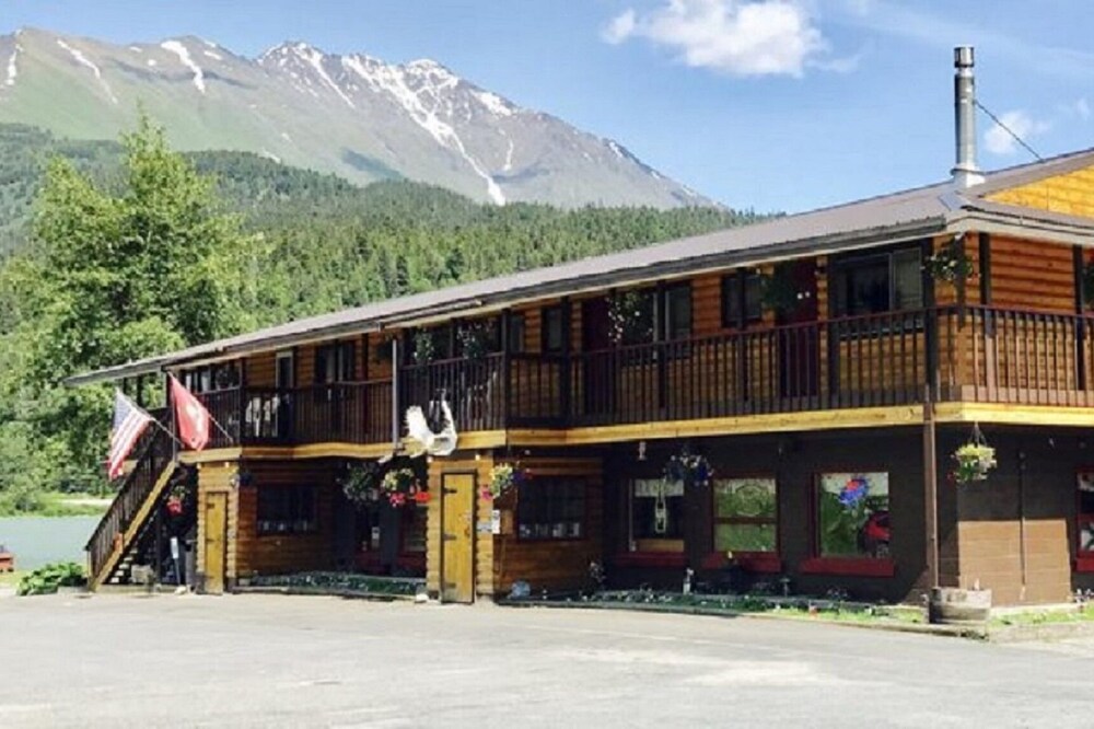 Trail Lake Lodge