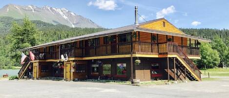 Vista frontal de la propiedad