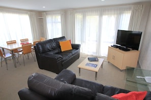 Superior Apartment, 3 Bedrooms, Jetted Tub | Living area - Voyager Apartments Taupo (Taupo)