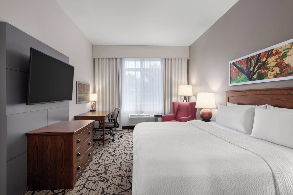 1 bedroom, desk, laptop workspace, blackout curtains