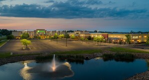 Exterior - Holiday Inn Stevens Point - Convention Ctr by IHG (Stevens Point)