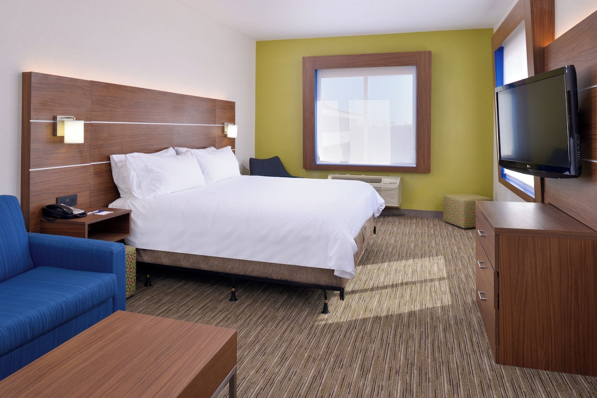 In-room safe, desk, blackout drapes, iron/ironing board