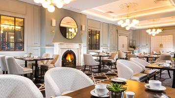 Breakfast, lunch and dinner served