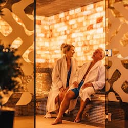 Behandelingskamers voor koppels, een sauna, een stoombad
