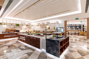 Desayuno buffet diario (TRY 1250 por persona)