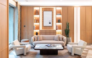 Smart TV - Ramada Plaza by Wyndham Istanbul City Center Adults Only (Istanbul)