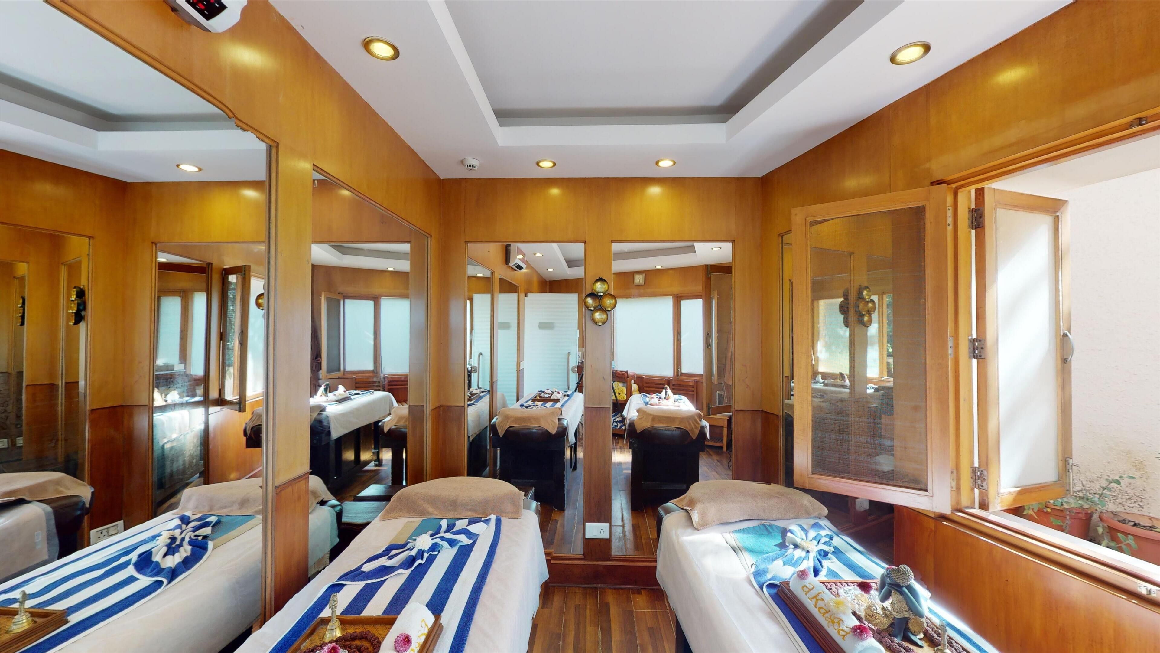 Couples treatment room(s), body treatments, deep-tissue massages