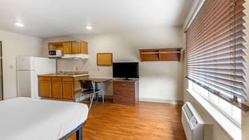 Standard Studio, Non Smoking, Refrigerator & Microwave | Desk, laptop workspace, iron/ironing board, free WiFi