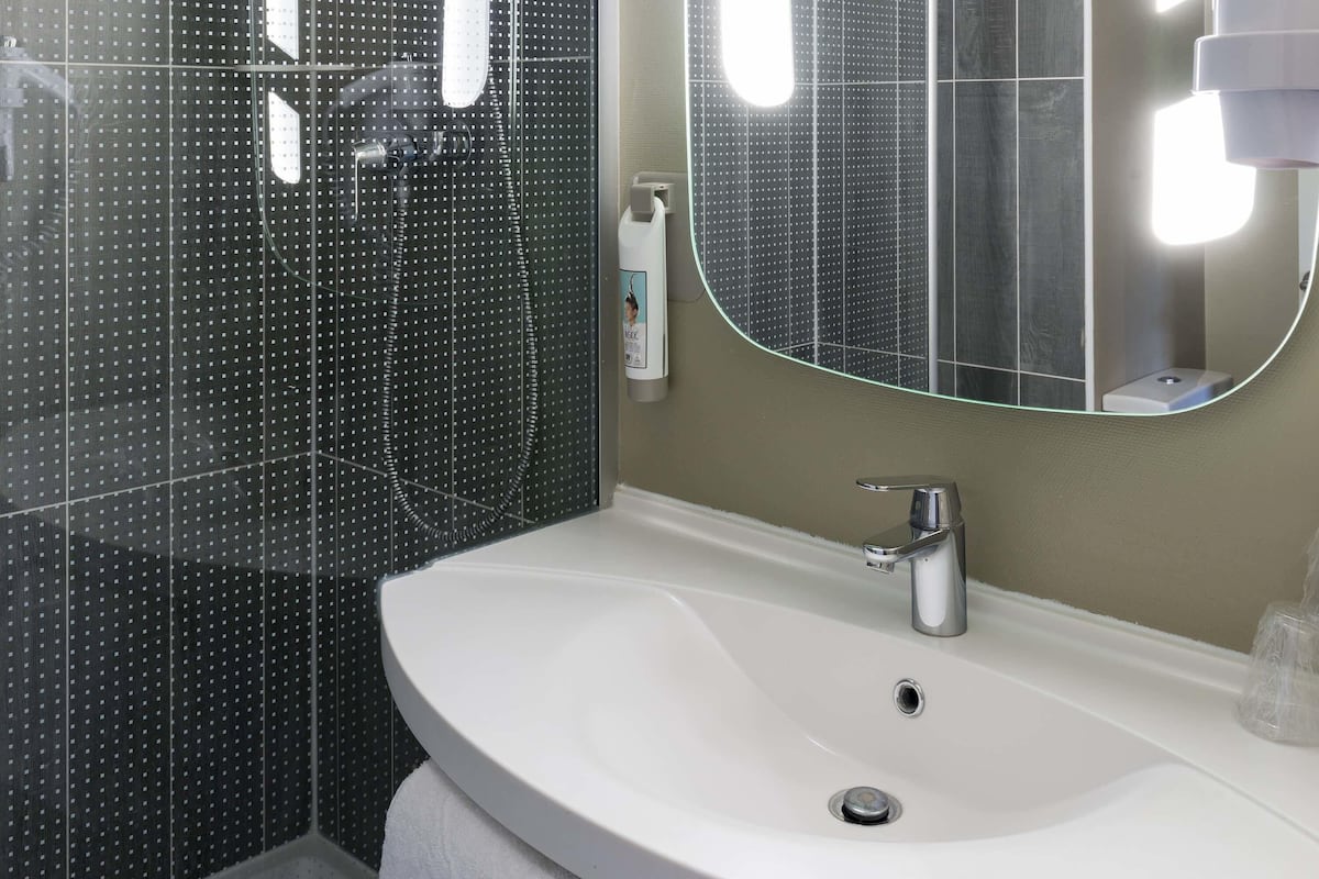 Standard Room, 2 Twin Beds | Desk, blackout drapes, soundproofing, iron/ironing board