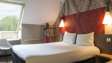 Standardrum - 1 dubbelsäng | Skrivbord, mörkläggningsgardiner, ljudisolering och strykjärn/strykbräda