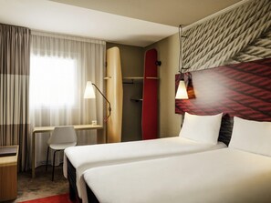 Standard Room, 2 Twin Beds | Desk, blackout drapes, soundproofing, iron/ironing board - ibis Senlis (Senlis)