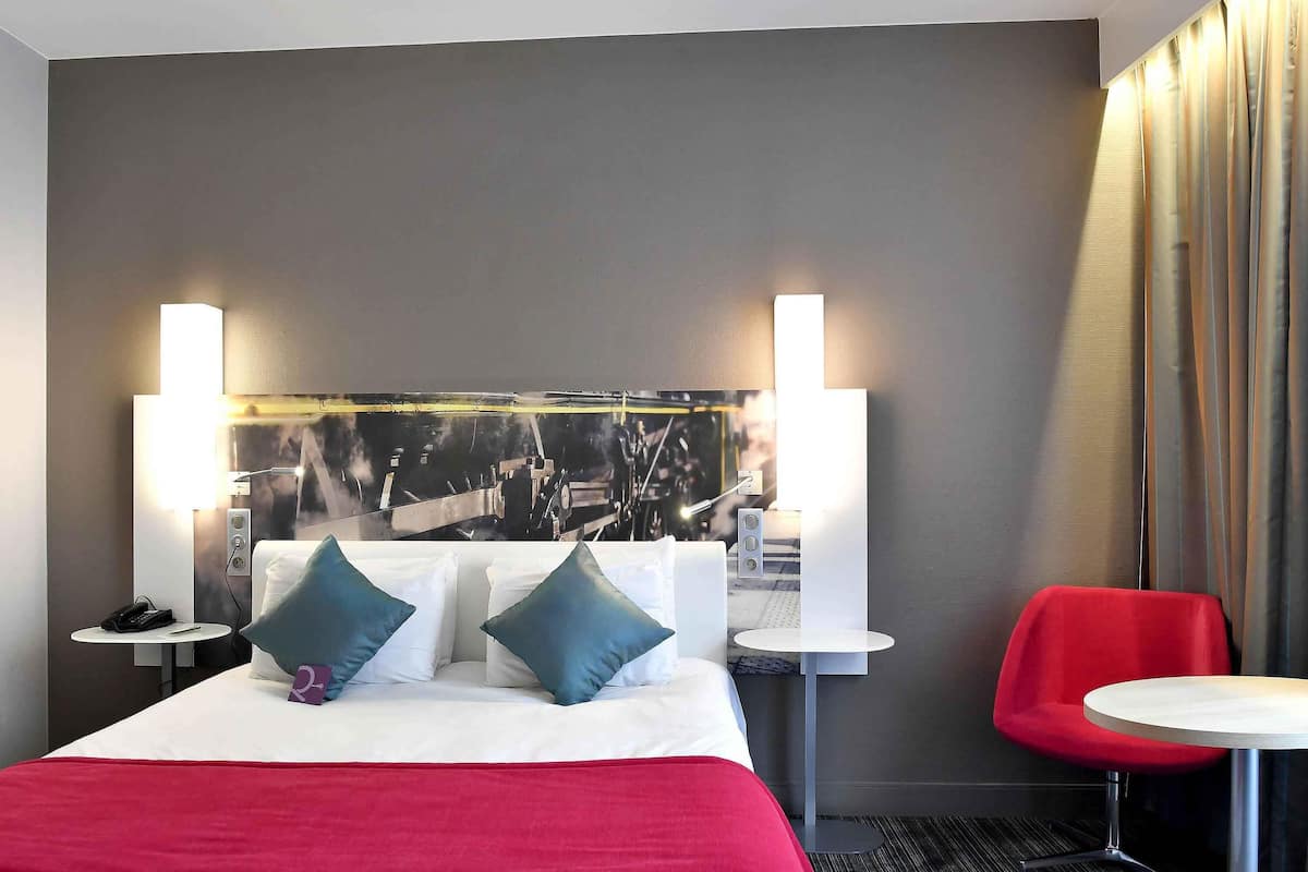 Minibar, in-room safe, desk, blackout curtains